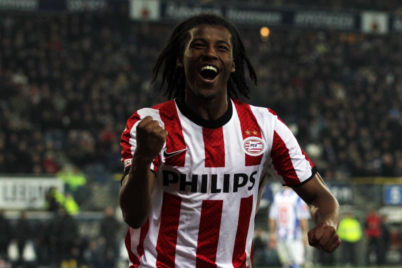 Una de las estrellas más brillantes del mundo en su posición actualmente, Georginio Wijnaldum, es el último elemento del centro del campo.