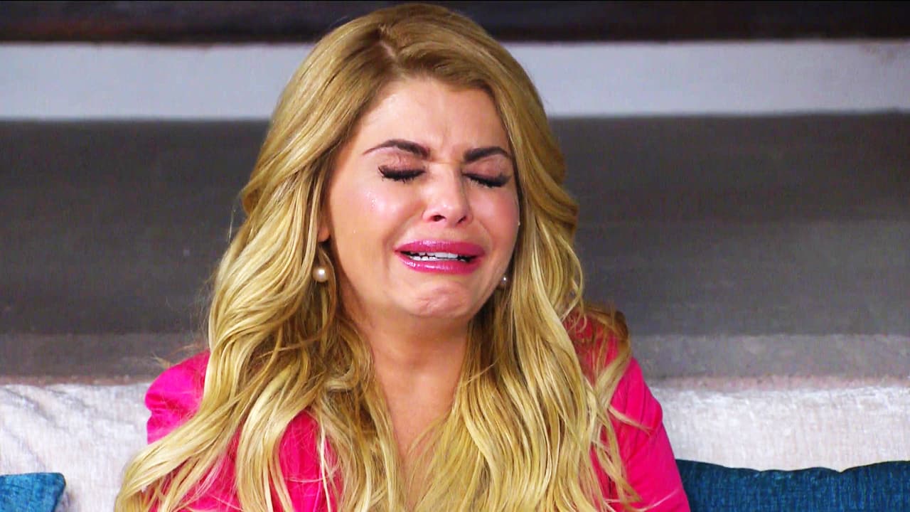 Isabel se cansó de ser la burla de Santiago y tras descubrir su infidelidad, lo echó de la casa.