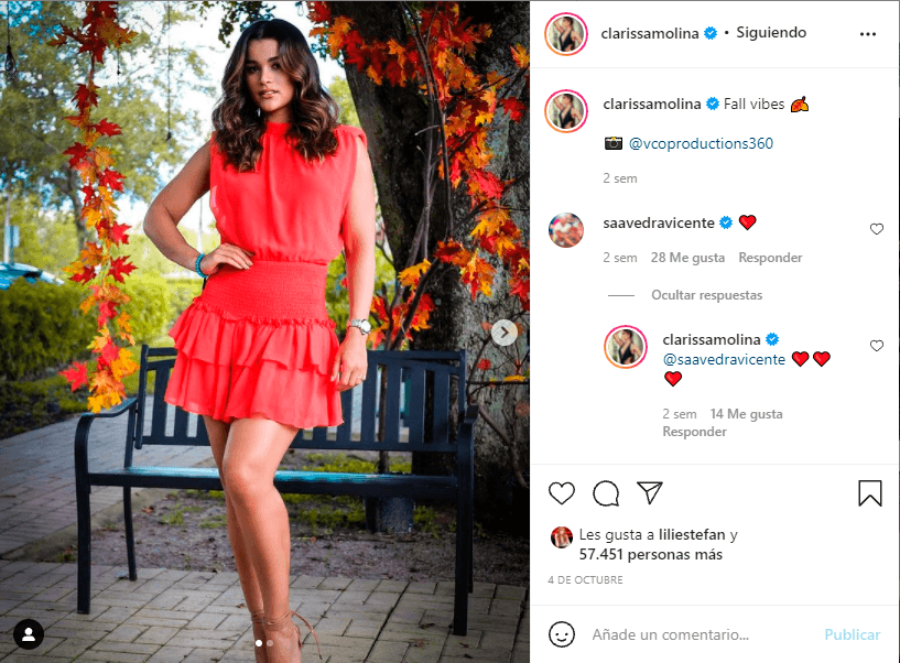 Por su parte, Clarissa Molina no duda en responderle los cumplidos a su novio y se nota que está muy feliz con su relación.