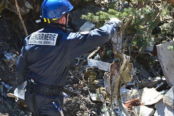 Él es el enlace entre la media docena de retenes montados por la Gendarmería para impedir el acceso al recóndito lugar. (Ministerio del Interior francés/DICOM/F. Pellier).