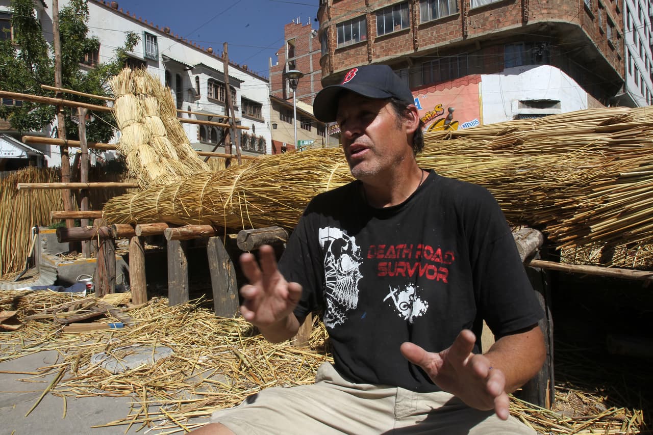 El aventurero que intentará cruzar el Pacífico en una balsa de juncos (por segunda vez)