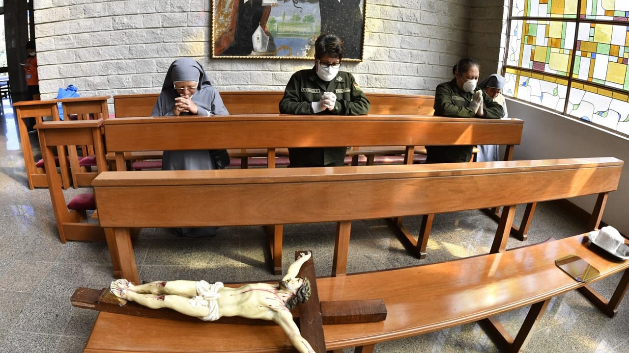 "Dios los ama, pero no los quiere ver tan pronto": médicos llaman a católicos a la prudencia debido al coronavirus