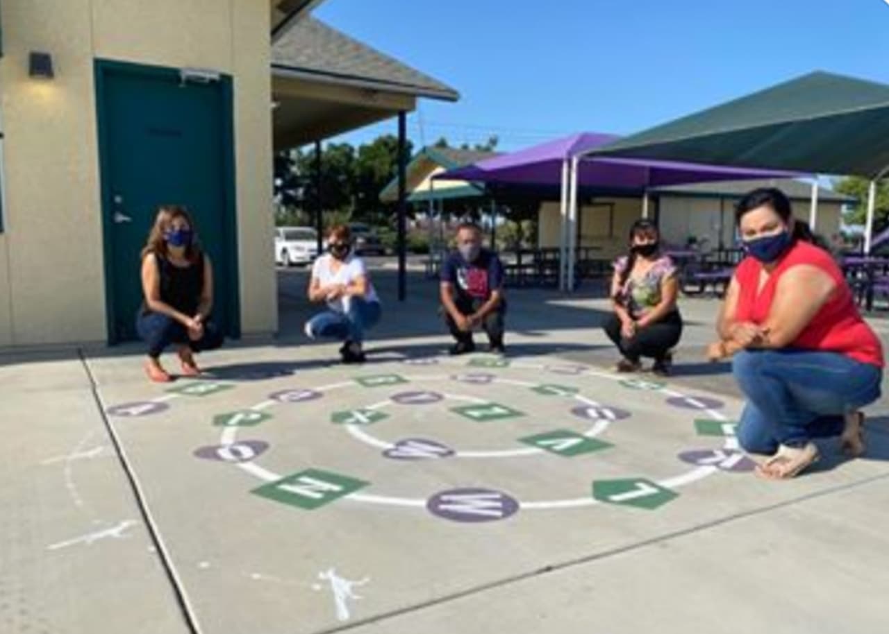 Estos voluntarios son los denominados 
<b>"Residentes Campeones"</b> del Plan de Mejora de Salud Comunitaria del Departamento de Salud del condado de Madera.
