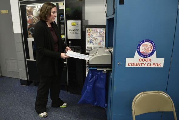 Unos votaron dentro de una barbería, en una facilidad deportiva y otros experimentaron problemas para ejercer su derecho pero la mayoría aprovechó para tomarse un ‘selfie’ y compartirlas en las redes sociales en una de las elecciones a la gobernación más cerradas de la nación.