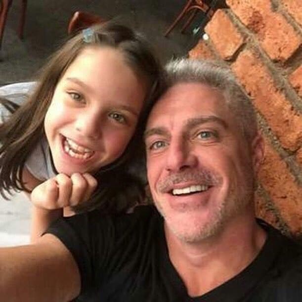 En las redes sociales de María, el actor aparece en varias publicaciones y en ellas le hace saber el cariño que le tiene.