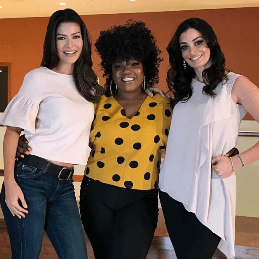 ¡Arriba las chicas! Ana Patricia, Chikybombom y Dayanara están listas para mostrarnos cómo se transforman en la pista de baile.
<br>