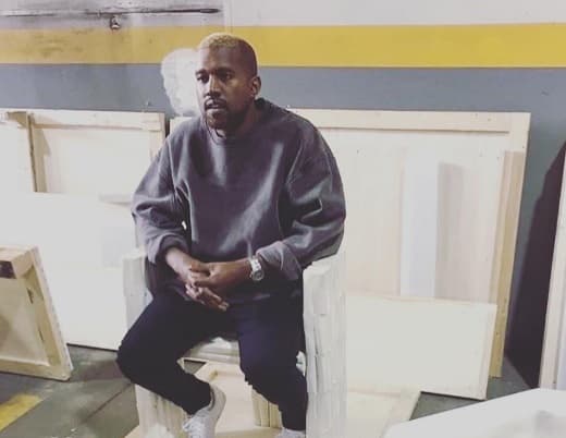 El genio musical alegó haber sufrido un "colapso mental" al respecto de su apoyo con el candidato y se arrepintió posteriormente.