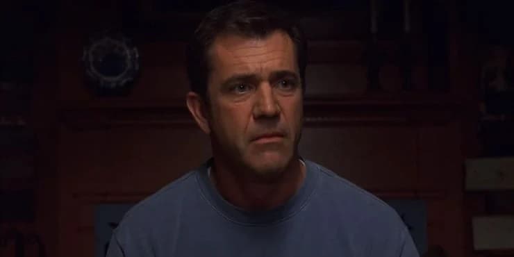 Si bien el actor ya era famoso en Hollywood por sus anteriores películas, 'Señales' le dio una nueva faceta que generó críticas positivas.