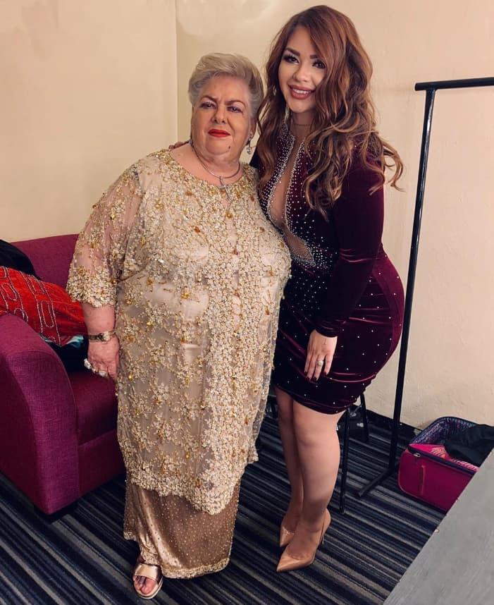 Además, dejó bien claro que no busca colgarse de la fama de ninguna artista: "Yo estoy trabajando por hacer un nombre propio, no me estoy tratando de colgar de la fama de mi mamá ni nada de eso. Estoy intentando abrirme las puertas yo misma con mi voz".