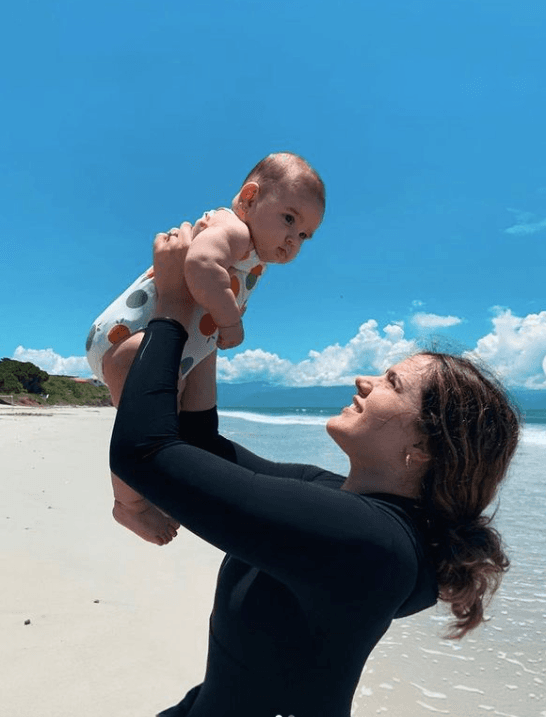<b>Disfrutando de la playa</b>
<br>La pequeña también conoció el mar y su mami compartió los momentos más divertidos de sus vacaciones en redes sociales.