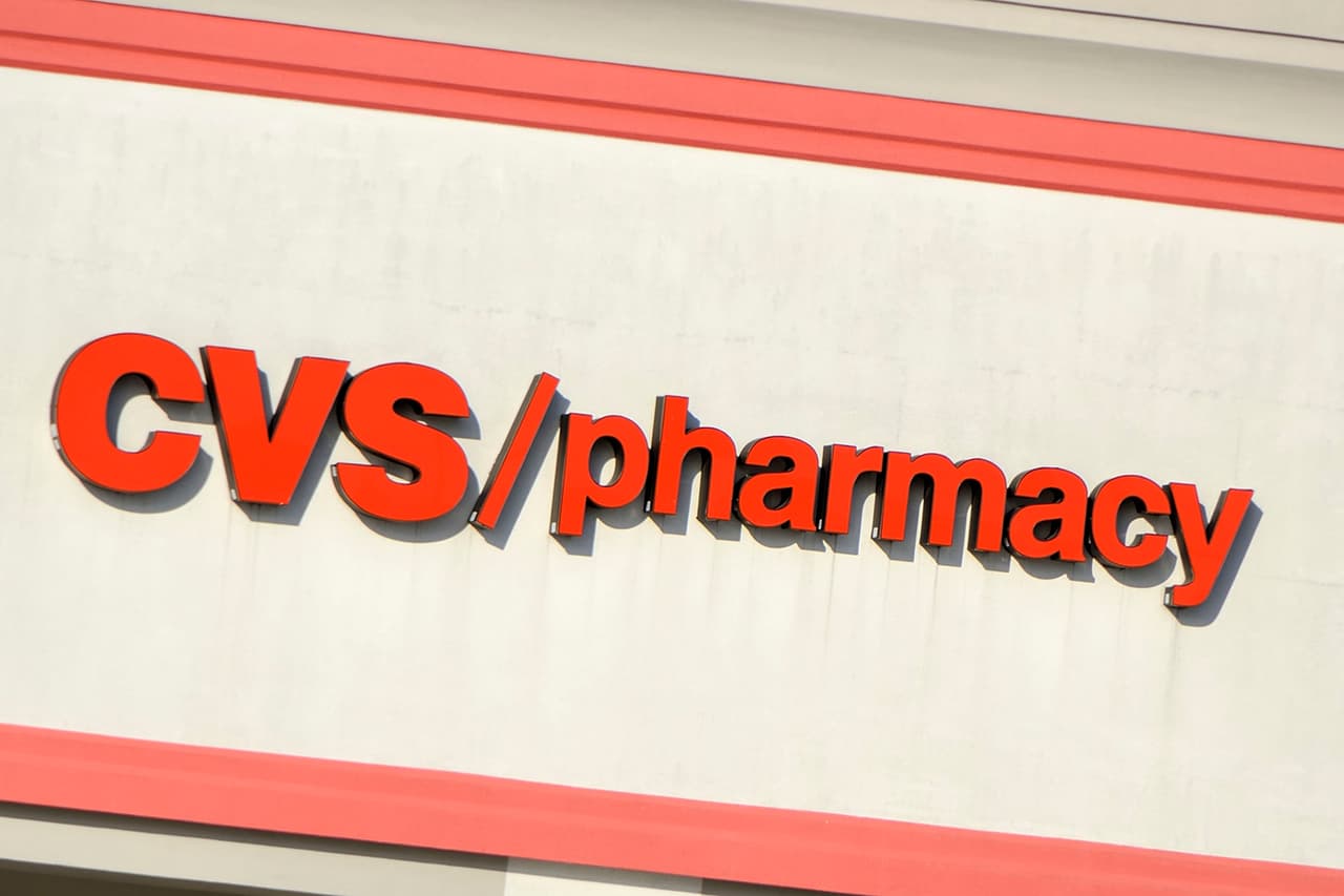 <b>CVS:</b>
<br>
<br>⏱ 
<b>24 de diciembre:</b> Los horarios varían por localidad, pero muchas de sus farmacias están abiertas las 24 horas
<br>⏱ 
<b>25 de diciembre:</b> Horarios regulares pero en algunas localidad podría ser reducido, recomendamos verificar en tu localidad más cercana
<br>⏱ 
<b>26 de diciembre:</b> Los horarios varían por localidad, pero muchas de sus farmacias están abiertas las 24 horas