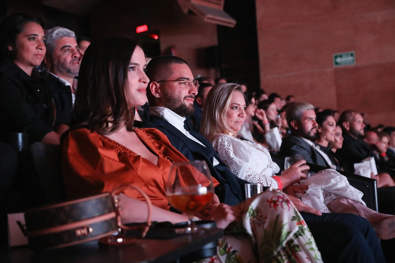 Cabe señalar que, aunque Maluma llegó solo a la alfombra roja de 'Lo que era, lo que soy y lo que seré', se encontró en el auditorio con su novia para presenciar el estreno. Lo que refuerza la teoría de que los rumores de rompimiento son solo eso, rumores.