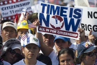 La demora en el debate de la reforma migratoria en el Congreso obligó al presidente Barack Obama a tomar una acción ejecutiva para resolver temporalmente el problema de los indocumentados.