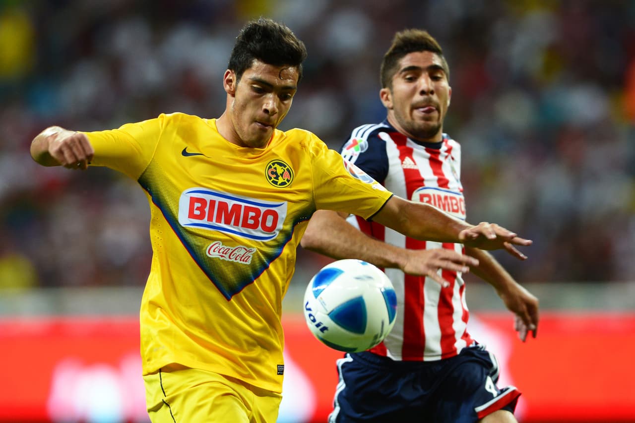 Chivas piensa en algún refuerzo mexicano en Europa y le abre las puertas a Raúl Jiménez