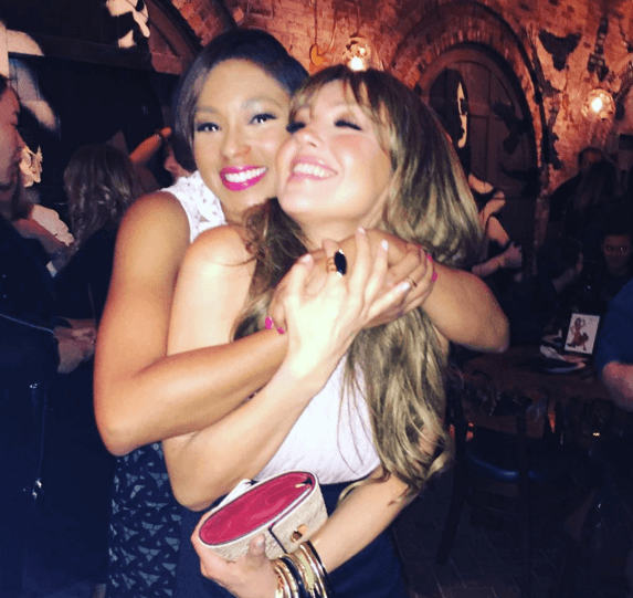 Sin duda se ha involucrado con grandes mujeres, súper profesionales.