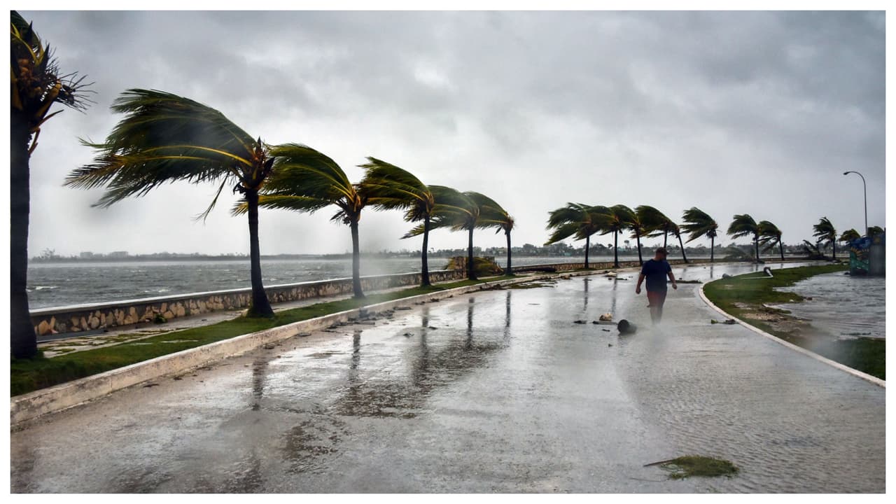 Dos zonas de mal tiempo en el Caribe podrían convertirse en los próximos ciclones de la temporada
