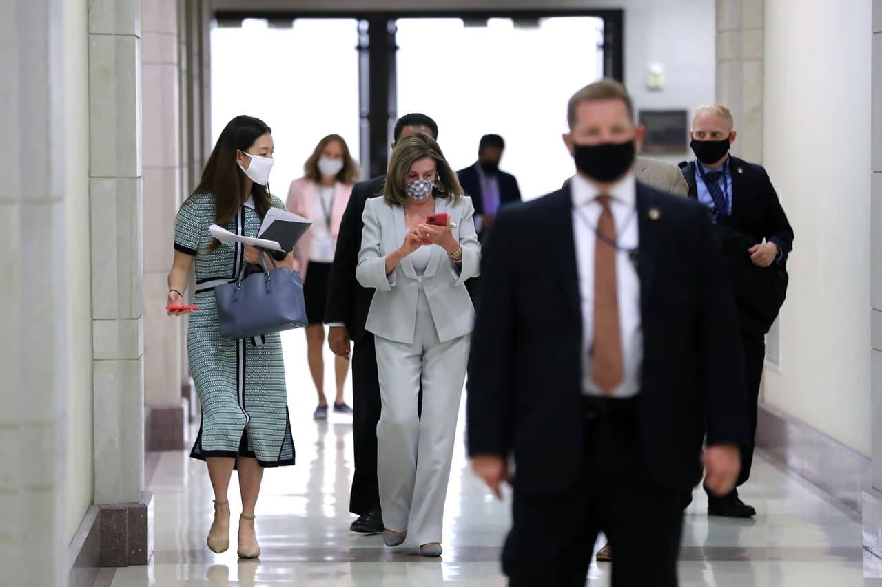 Al parecer los demócratas se mantienen firmes en querer una ley de al menos 2,2 mil millones de dólares, mientras que la Casa Blanca se empeña en un paquete de ayuda menos costoso.