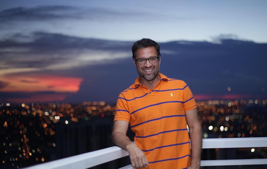 En el año 2003, Marjorie de Sousa participó en la telenovela 'Rebeca', protagonizada por el que sería su esposo un año después, el actor venezolano Ricardo Álamo.