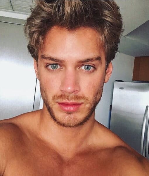 A Polo Morín se le relacionó sentimentalmente con Lambda García desde 2017, cuando se filtró una foto en la que ambos aparecían juntos en actitud cariñosa.