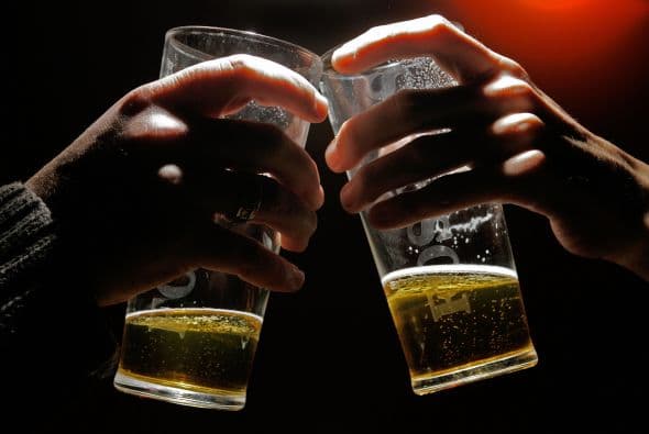 Cuatro millones de personas en México abusan del alcohol; los jóvenes son las principales presas de esta bebida legal y a edades cada vez más cortas se cae en sus garras.