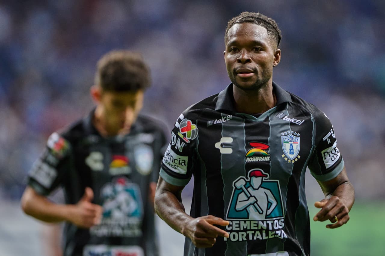 Cada vez que el colombiano naturalizado mexicano tocaba el balón, el Estadio BBVA le recriminaba su 'traición' con abucheos. El penal fue el mejor regalo para la afición regia.