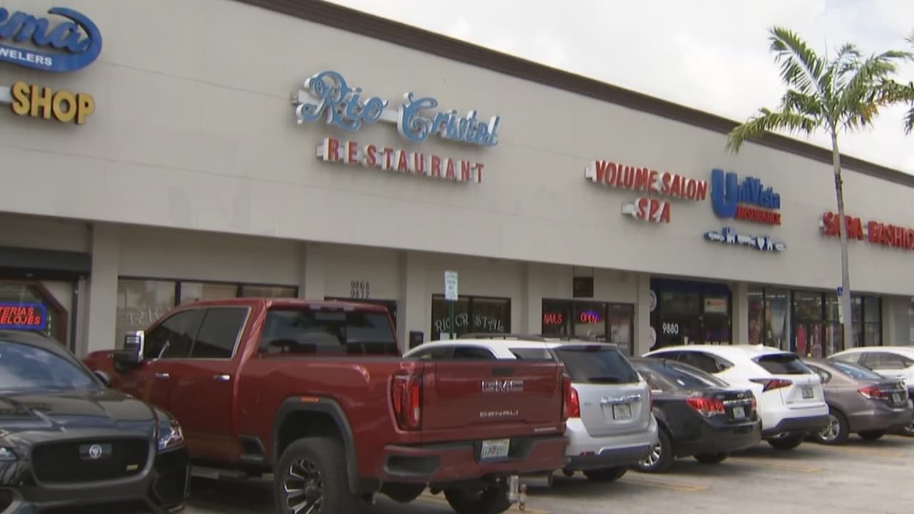 El restaurante ‘Río Cristal’, uno de los más emblemáticos establecimientos de comida cubana en Miami, cerrará sus puertas para siempre el próximo 31 de agosto, por la pandemia del coronavirus.
<br>