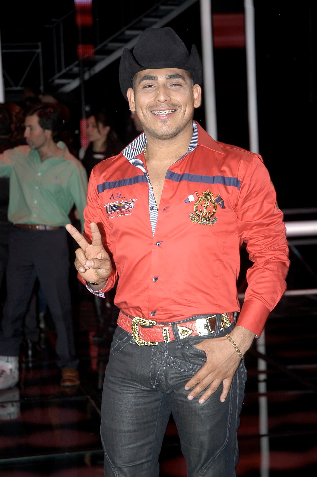 Algunos de los diseños que confecciona Arturo Padilla, llevan la sugerencia de Espinoza Paz, ya que los colores y el estilo son especiales para él y van de acuerdo a los temas que interpreta.