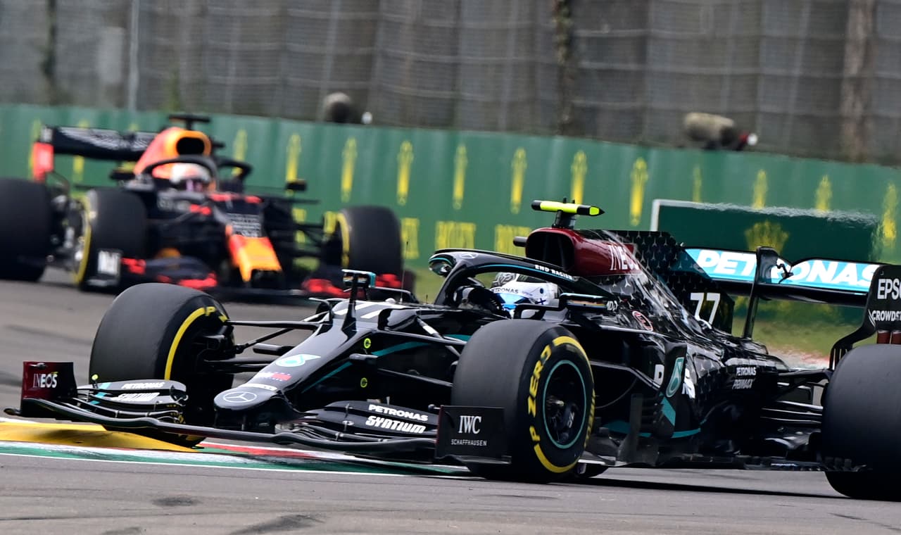 Lewis Hamilton se lleva el primer lugar en el Gran Premio de Emilia Romagna. El mexicano Sergio Pérez tuvo oportunidad de quedarse con un lugar en el podio pero Valtieri Bottas y Ricciardo fueron los pilotos ganadores. El equipo de Mercedes Benz queda campéon de constructores 2020.