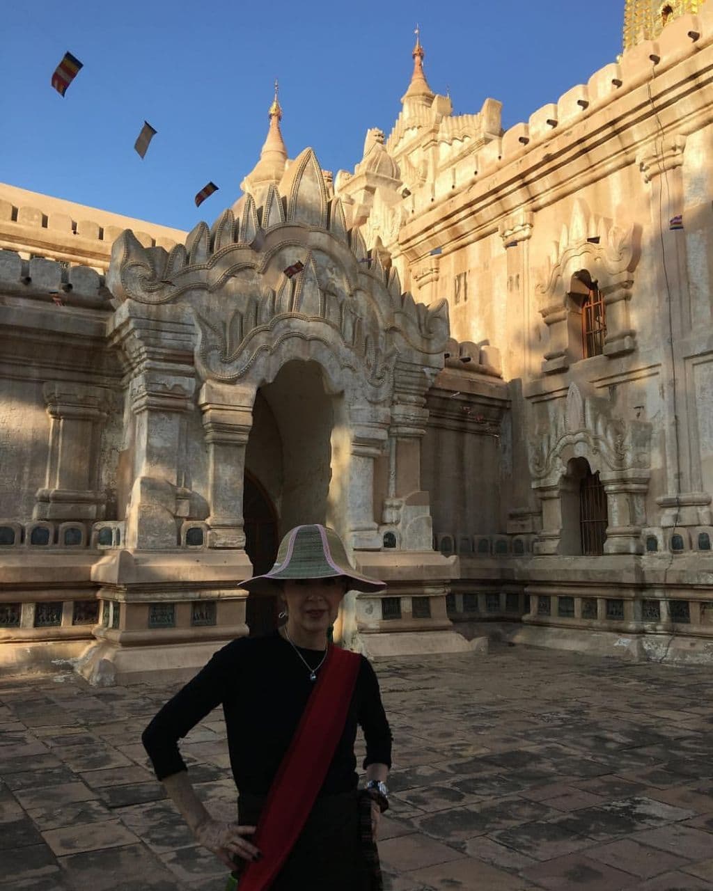 Por lo que ha mostrado en sus redes sociales, se puede ver que su viaje se ha centrado en recorrer la República de la Unión de Myanmar, un país de Asia que colinda con China, Bangladesh, India y Tailandia.
<br>