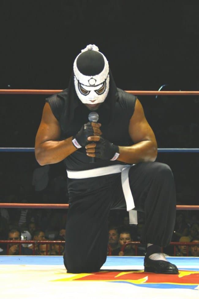 En 1996 en Aguascalientes, un accidente en el ring también le significó un retiro forzoso de la acción a
<b>Pentagón</b>.