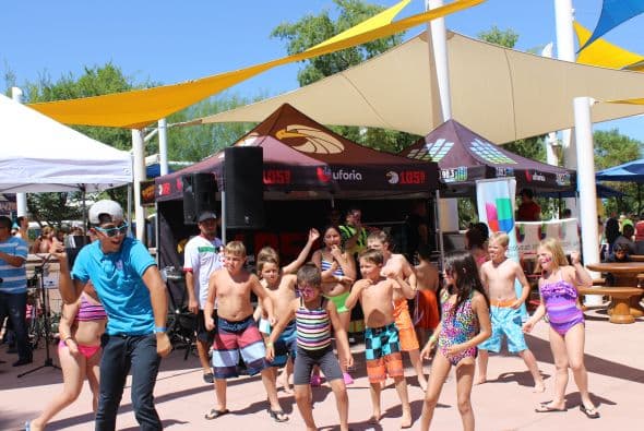 Una tremenda "Fiesta de Verano" disfrutaron cientos de personas en "Wet 'n' Wild, donde estuvieron presentes los talentos de nuestras emisoras de Uforia. 