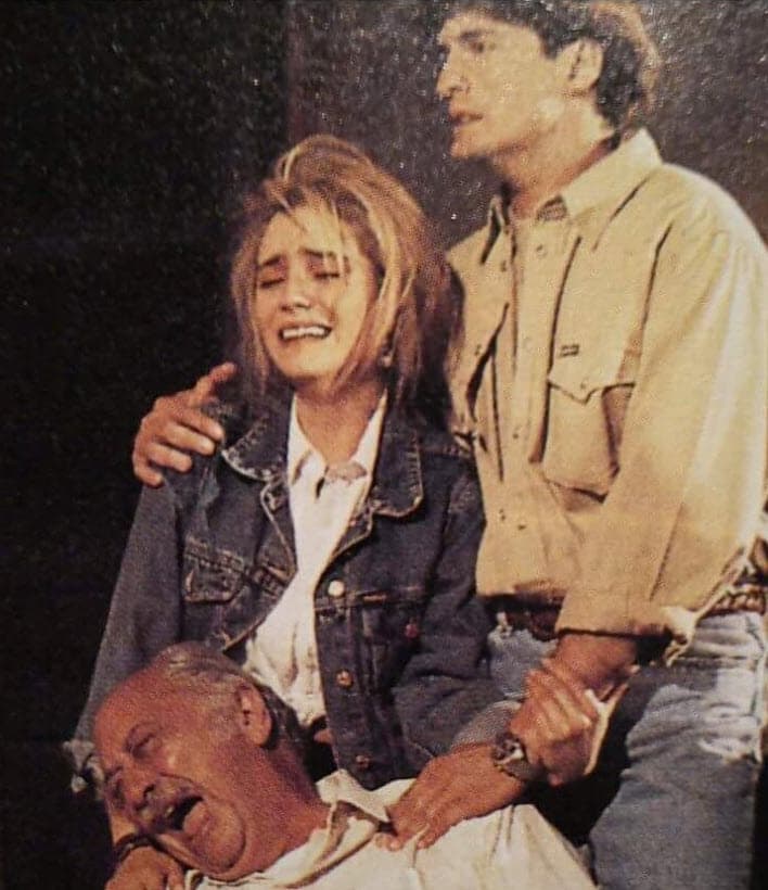 En una primera etapa del melodrama, la historia se desarrolla cuando los personajes principales, Julia y Pablo, son niños y se enfrentan a la discordia entre sus familias. 
<br>