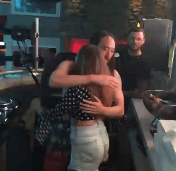 Al afamado DJ Steve Aoki, lo deseaba conocer desde hace tiempo y el momento llegó cuando vacacionaba en Mykonos, Grecia, con su familia.