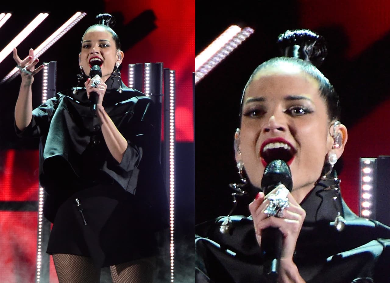 Natalia Jiménez se presentó en 2015 con Il Volo, y durante su actuación se hizo un chonguito muy coqueto que parecía como un cupcake en su cabeza.