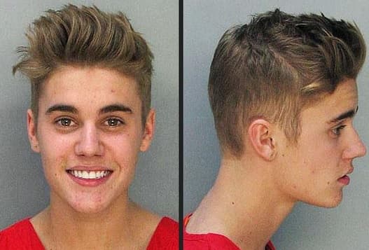 El cantante fue arrestado y quedó en custodia con la Policía de Miami.