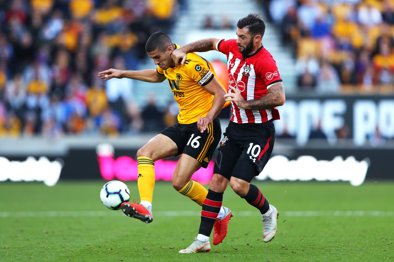 Jonny Castro, el español, también era uno de los jugadores que llevaba peligro al área visitante. Los Wolves poco a poco se apoderaban del juego.