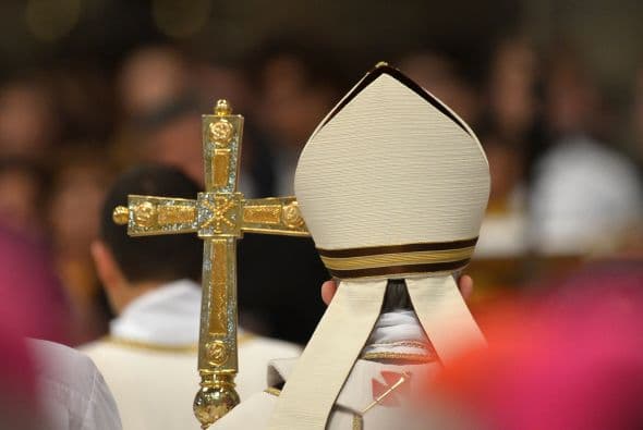 La misa oficiada en la basílica de San Pedro del Vaticano abre el Triduo Pascual en el que los sacerdotes renuevan las promesas sacerdotales, pobreza, castidad y obediencia.