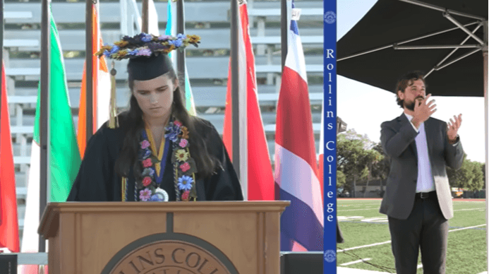 "Una jaula silenciosa": Estudiante con autismo sin habla se gradúa y da poderoso discurso de despedida    