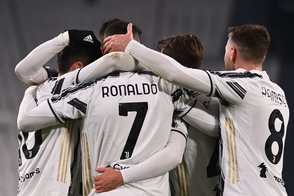 Juventus, sin piedad, goleó al Udinese 4-1. Con doblete de Cristiano Ronaldo y goles de Paulo Dybala y Chiesa, los de la Vecchia Signora suman puntos durante la Jornada 15 de la Serie A.