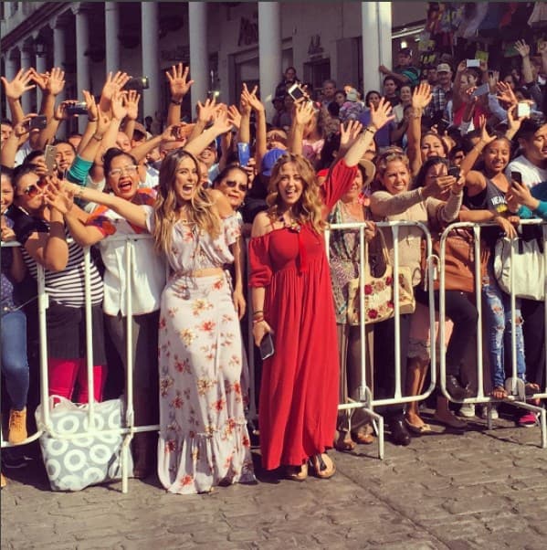 Así fue el recibimiento para Galilea Montijo y Andrea Legarreta en Huatápera, Uruapán, Michoacán.