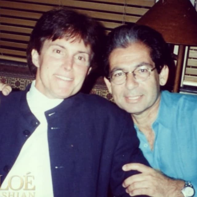 Khloé Kardashian festejó al doble por tener dos papis a Bruce, ahora Caitlyn, y a Robert Kardashian.