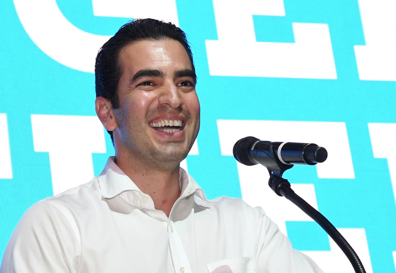 <b>RUBÉN KIHUEN, CONGRESISTA DEMÓCRATA POR NEVADA (Distrito 4). </b>Nació en Guadalajara, México y se mudó a Estados Unidos con su familia cuando era niño. Kihuen, de 36 años, fue antes senador estatal en su estado y es el primer hispano en representar Nevada en la Cámara de Representantes.