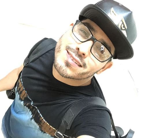 En su perfil de Instagram, el cantautor de origen mexicano compartió algunas imágenes de esta nueva imagen con la que recibió diversos comentarios por parte de los internautas.