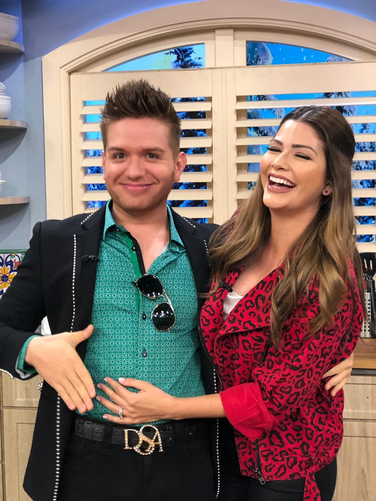 La comadre está feliz con la noticia de la bebita que nacerá en unos meses más. Muy pronto Giulietta y Gael tendrán una compañerita de juegos.