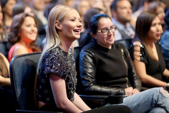 Iggy Azalea muy divertida con la premiación.