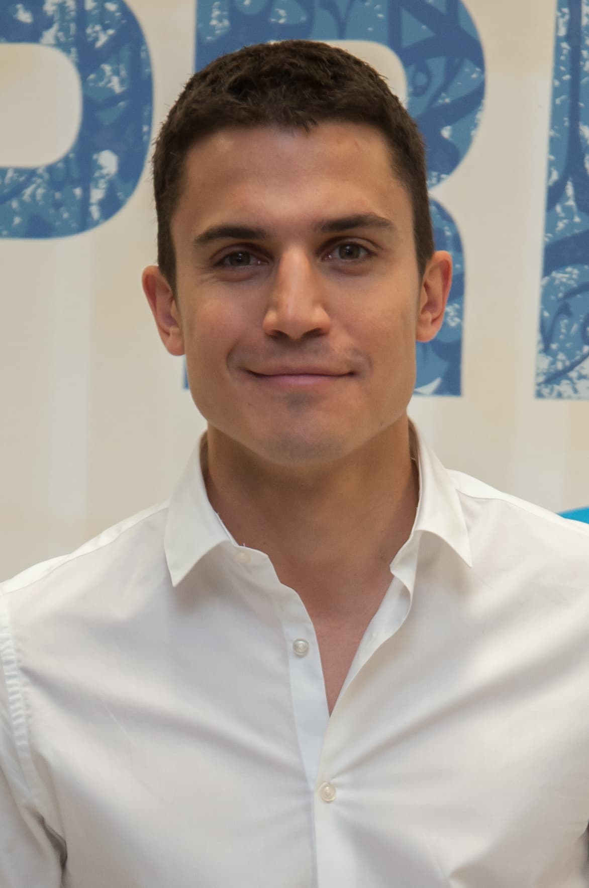 El apuesto actor se convertirá en Javier Morey en El Príncipe, y nos conquistará cada noche apoderándose de la pantalla de UniMás.