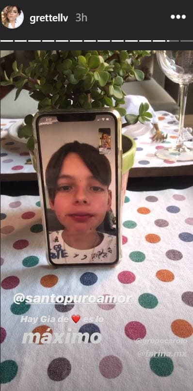 Para hacer más llevadera la cuarentena, la actriz y su hijo se mantienen en continuo
<b><a href="https://www.univision.com/famosos/su-hijo-esta-en-cuarentena-con-el-papa-pero-grettell-valdez-se-las-ingenio-para-comer-juntos-video">contacto a través de video llamadas</a></b>.
<br>