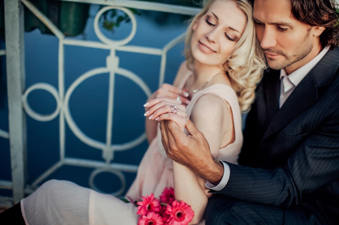 ¡No podrás decir que “no” a su ofrecimiento, su espontaneidad y sinceridad! Lo imprevisible se traduce en pasión y romance.