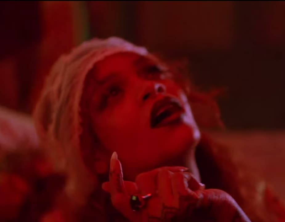 La sorpresa que dio este videoclip ha generado especulaciones sobre su nuevo material discográfico.