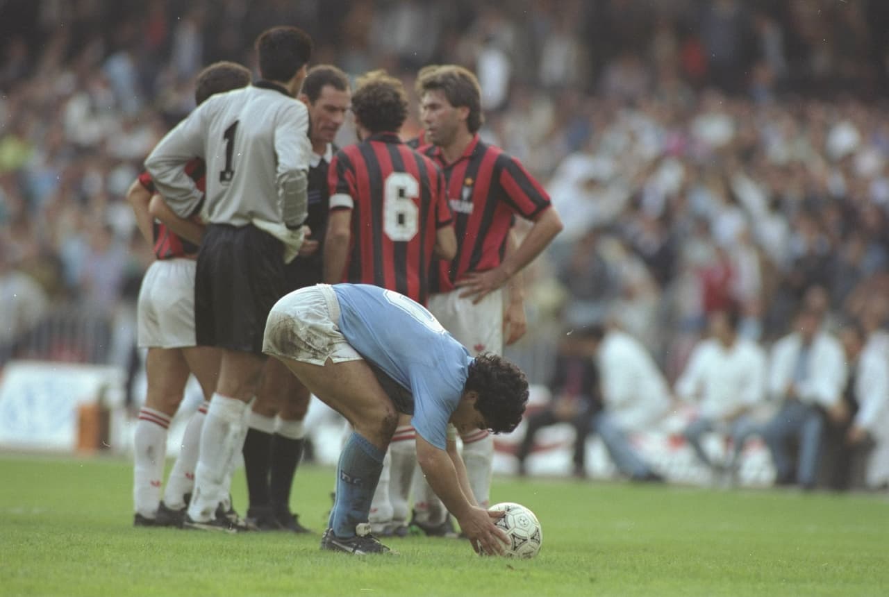 Pronto se generaron grandes rivalidades, impulsada en gran parte por un Maradona capaz de llevar a Nápoles muy alto a partir de su liderazgo en la cancha.